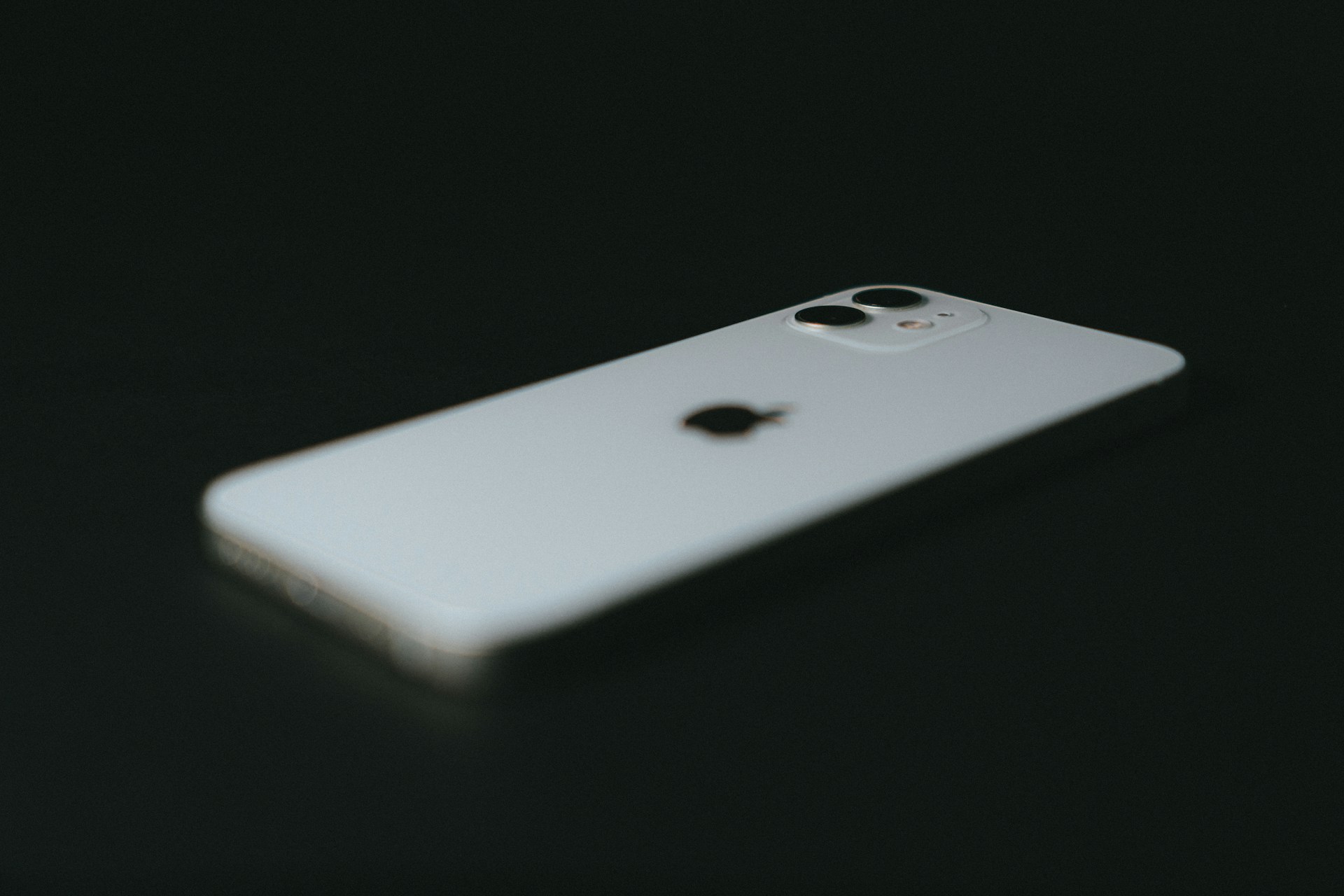iPhone 16 Rumor: Vertical Stacked Cameras for Spatial Video